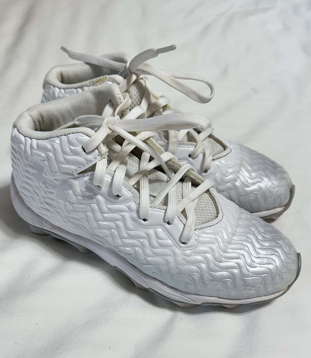 Under Armour Spotlight Hammer Jr Size 2.5Y White Cleats
